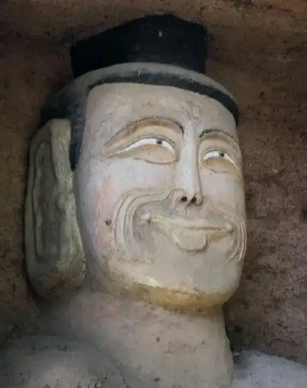 石窟佛像修缮后变表情包当地回应原貌没大改变,是笑佛