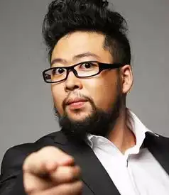 修睿剃了络腮胡后大变样,乔杉嫌修睿,刮掉胡子更磕碜了