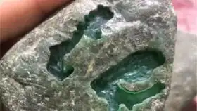 缅甸翡翠原石场口挖玉人像蚂蚁搬家一样