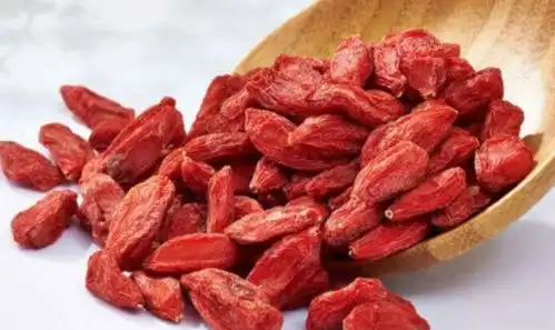人到中年不得已,保温杯里泡枸杞,是为什么