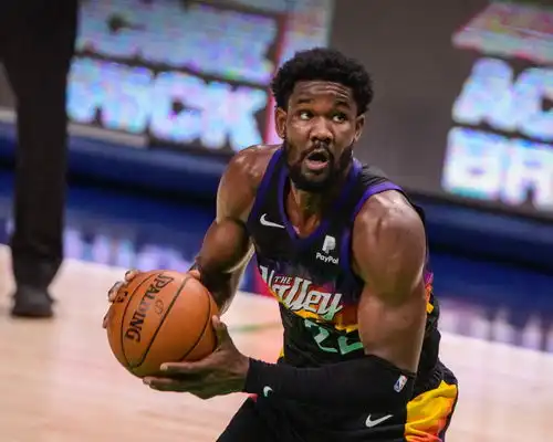 15投12中0.2秒绝杀艾顿天神下凡,快船又来到熟悉的比分了