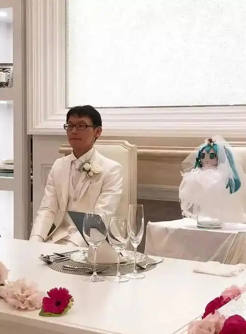 玩偶老婆卖15万日本男子为娶玩偶花200万却只用2年,后来怎样了