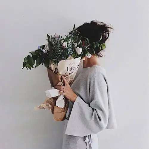 让人忍不住流泪的文案,简短虐心,看一次哭一次