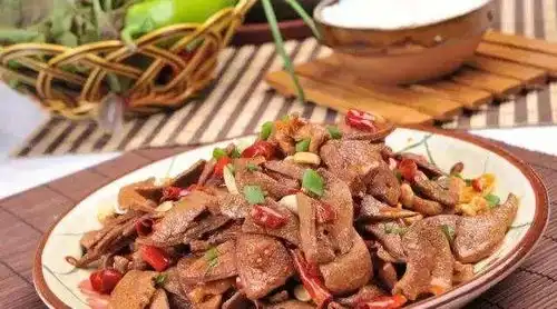 这些食物,狗狗一吃就上瘾,却不知危害很大