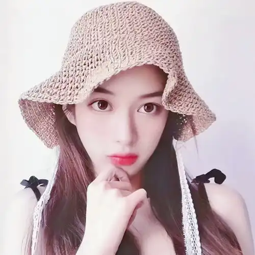 针织帽大眼靓妹子