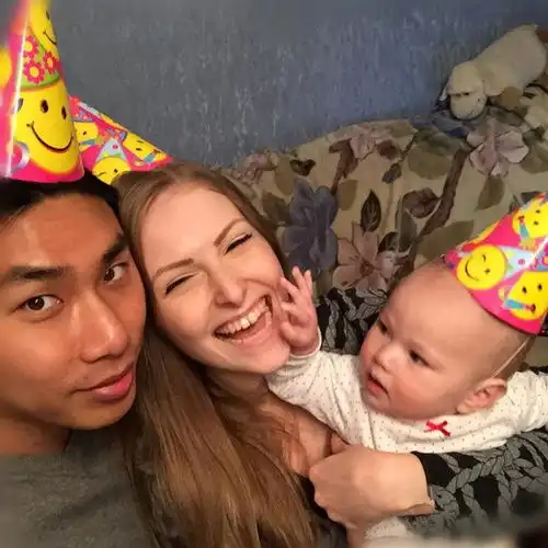 中国最幸福的小伙们,娶了不图车房的洋媳妇,如今生活羡煞旁人