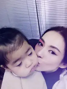 章子怡到底有多爱女儿醒醒,这几张图片足以看出