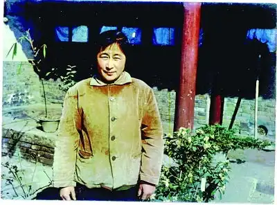 表情71岁老人讲述曾给溥仪弟弟当过保姆跟其学日语表情