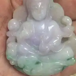 翡翠观音吊坠值多少钱