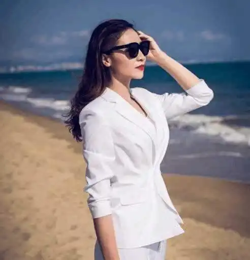 魏秋月正装制服照,退役后进军仕途,表情严肃,像是禁欲系美女中国女排