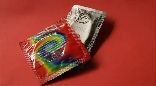 5岁男孩紧急入院,一个避孕套救了他