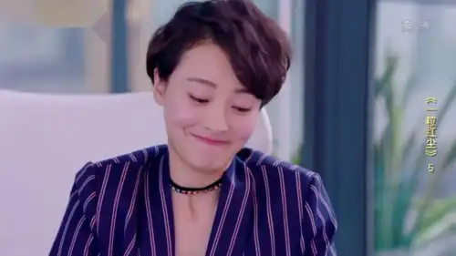千金小姐上班气场忒强,哪知在员工面前一本正经,背后小表情亮了