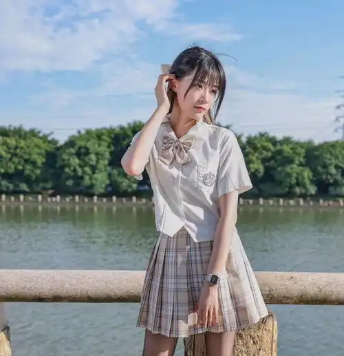 穿着jk制服的女孩,让我们找回青春的记忆