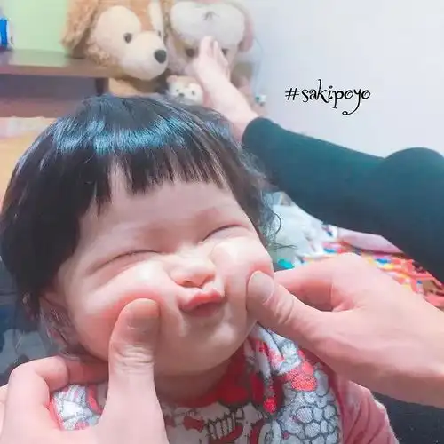 又一表情包女孩长大了曾因超萌纸箱照爆红全网,没想到短短3年后...