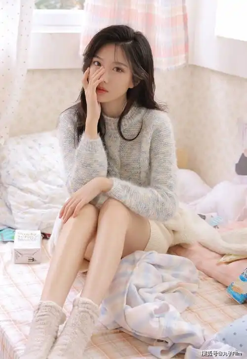 性感美女时尚写真长发美眉短裤大长腿,甜美可爱养眼迷人