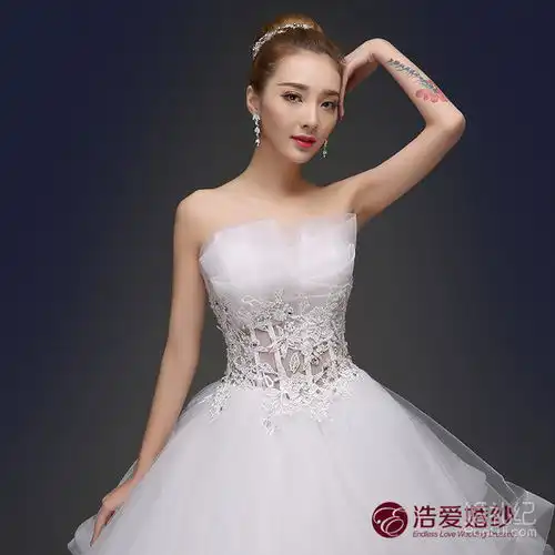 抹胸齐地蓬蓬婚纱