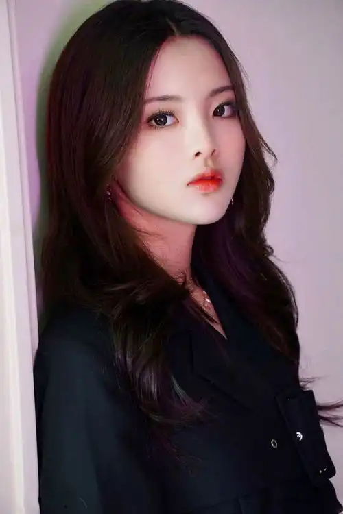 火箭少女101,22岁的杨超越,仙气十足,娇俏可人,绝对是硬气