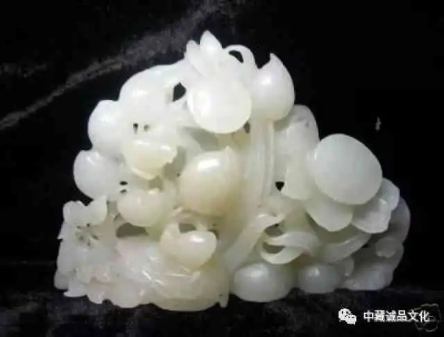 莲花和田玉玉寓意象征纯洁与高雅,和田玉雕莲花更显尊贵中国天气网