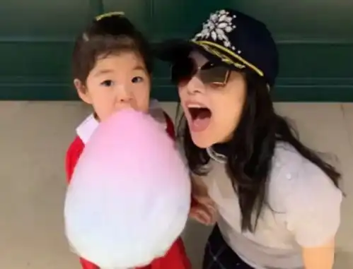 章子怡女儿醒醒近照,曾被嘲最丑星二代,如今成功逆袭
