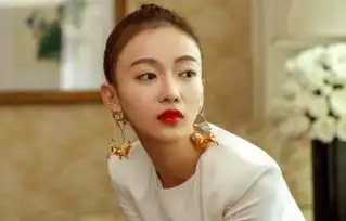 二人亲密合影吴谨言依偎他身边,自己说男友另有其人