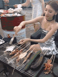 搞笑gif胆子真是大,嗖的一下就不见了