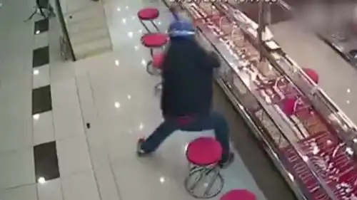 表情劫匪持锤抢劫金饰店玻璃怎么都砸不开高清在线观看百度视频表情