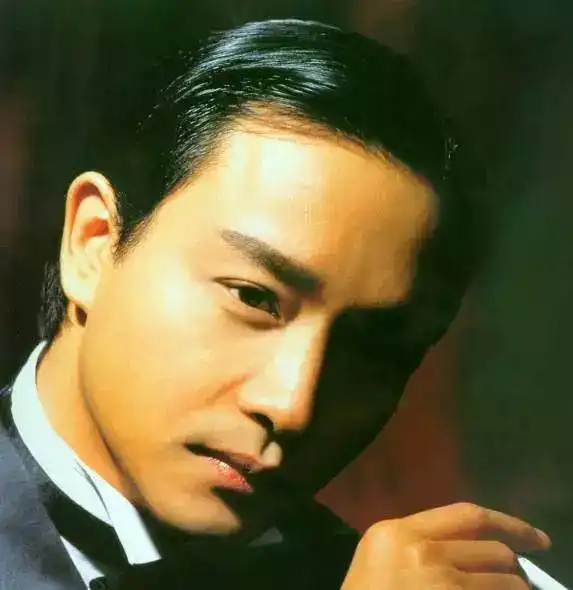 他曾是最美的东方男子,帅过吴彦祖风光好莱坞,背后却隐藏着孤独悲惨的过往...