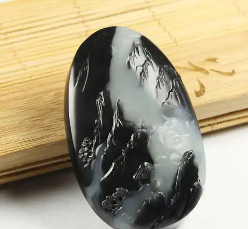 和田玉青花山水摆件的寓意与象征风水意境与画牌设计