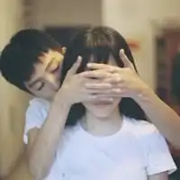 最近很火的穿白衣服的情侣头像一组谁有啊