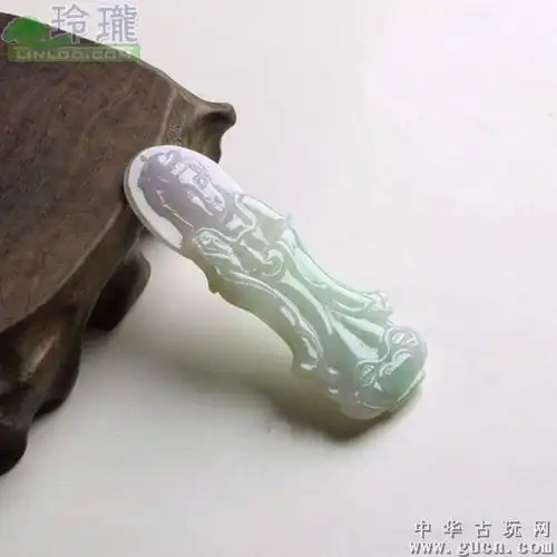 春带彩南海翡翠观音吊坠