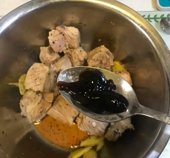 南瓜做成精致的餐具,搭配鲜美的食物,营养丰富还好吃