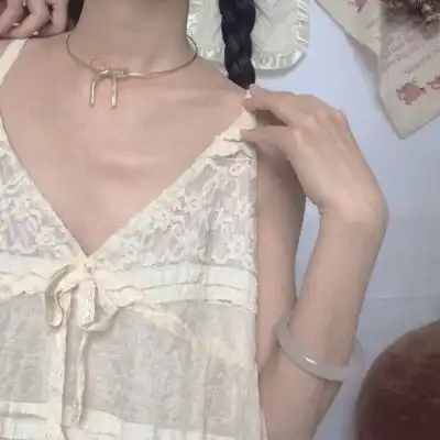 部位女头锁骨露肩吊带高清女生头像