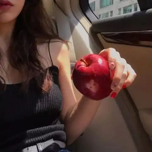 头像丨有时候疏远不是讨厌,而是太喜欢又很无奈
