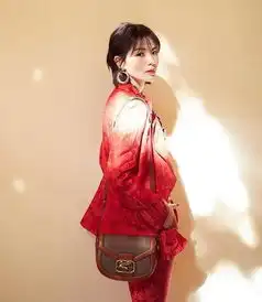 41岁刘涛一身红色西装太亮眼,网友这才叫真正的冻龄女神