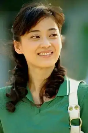 梅婷气质如兰,温婉大方,优雅唯美