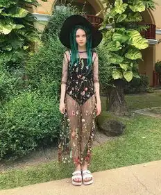 19岁染发狂魔爆红网络,你不敢染的颜色她全试过