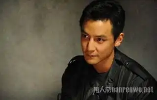 吴彦祖晒近照圆寸岁月不饶人男神也避免不了脱发