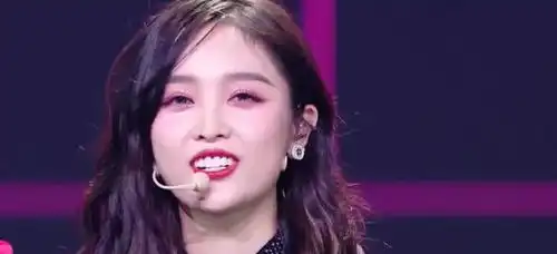 火箭少女离别季李紫婷缺席,杨超越痛哭,吴宣仪孟美岐哭笑不得