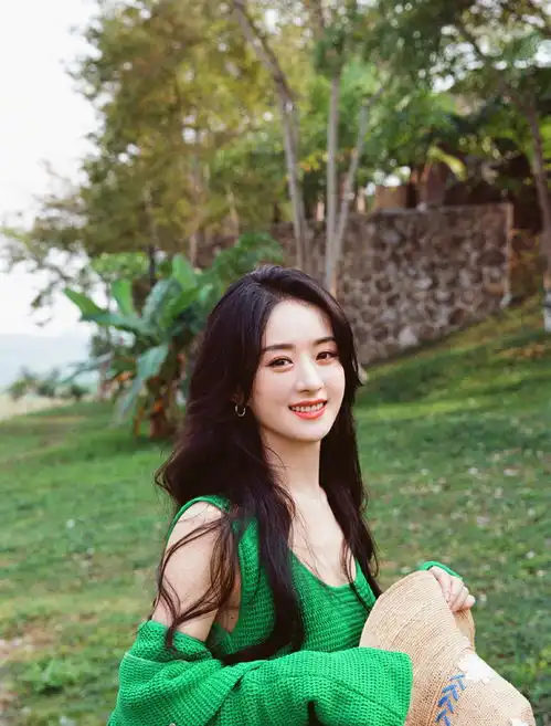 赵丽颖初夏大片绿色套装清新优雅