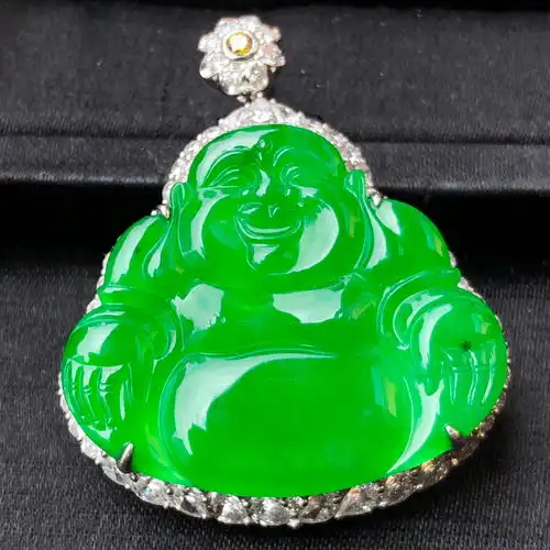 阳绿色翡翠镶嵌吊坠,精美奢华的天然宝石饰品
