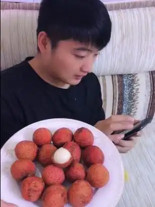 荔枝里面是到底是什么老公竟然变成这个表情,太可怕了