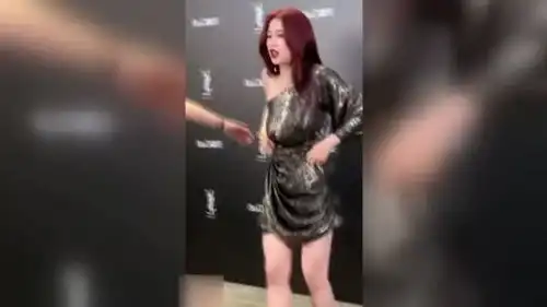 虞书欣拜托拍美一点,柳岩流氓兔表情超可爱,张艺兴绝世小可爱