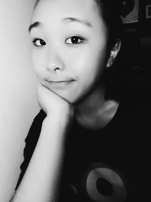 刚刚毕业的18岁女生想要染发不知道染什么好