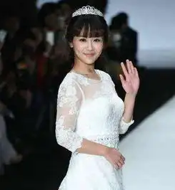 当欢乐颂五美穿上婚纱后,杨紫甜美,她气场无可比拟