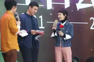 周冬雨庆生抱小黄鸭玩自拍