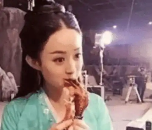 女星片场休息都在干嘛吴谨言接吻,杨颖在抽烟,看赵丽颖输了