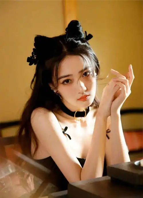 别再披头散发了这5款清爽扎发,显高又显脸小
