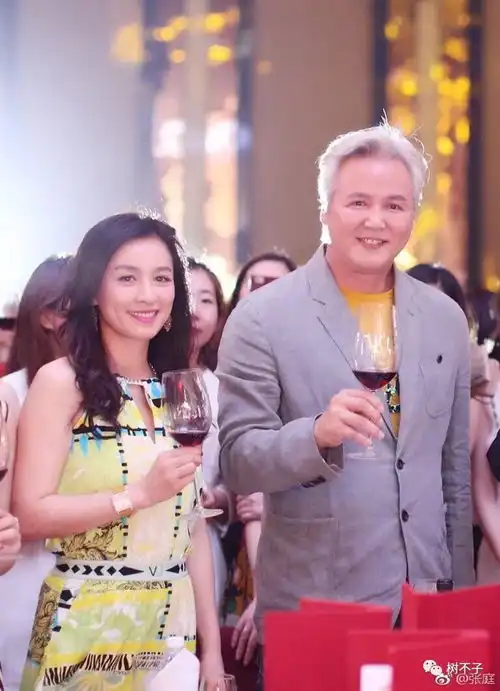娱乐圈最奇葩的夫妻,一线演员转行做微商还给老公招小三