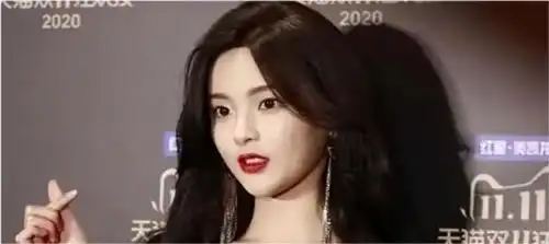 表演了个寂寞杨超越回应谁来我也是跳了舞的