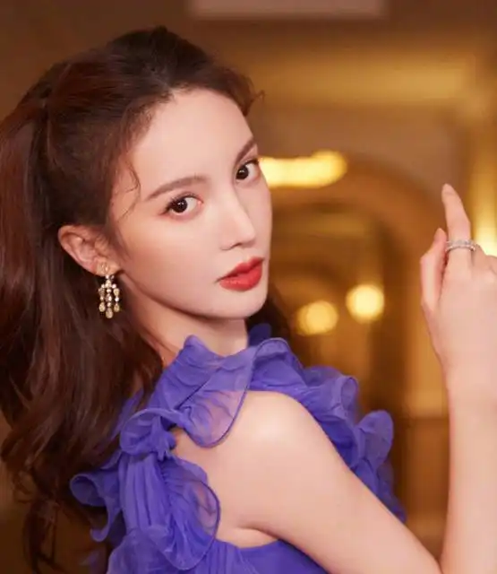 脖子也能当话题,金晨秀颈长14cm,引网友直呼羡慕